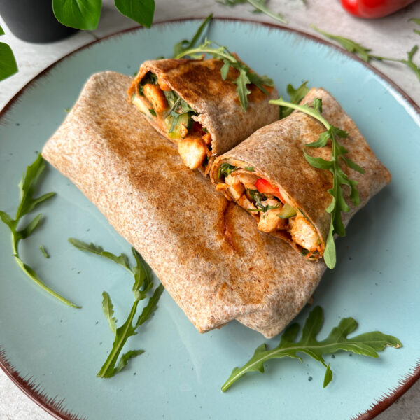 TORTILLA Z KURCZAKIEM I WARZYWAMI
